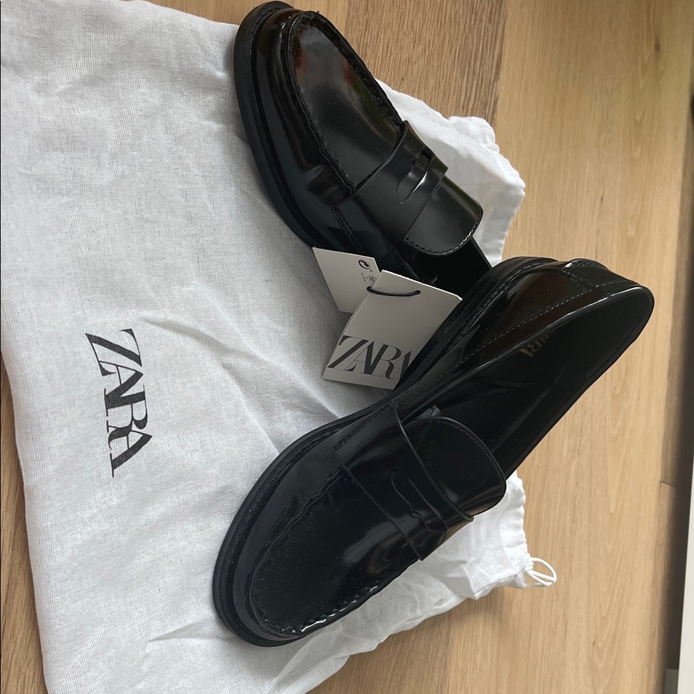 Zara Women Glossy Black Slip-On Loafers